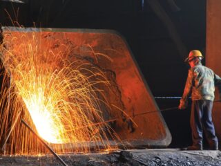 El rebote del precio del mineral de hierro puede basarse en algo más que las esperanzas de China