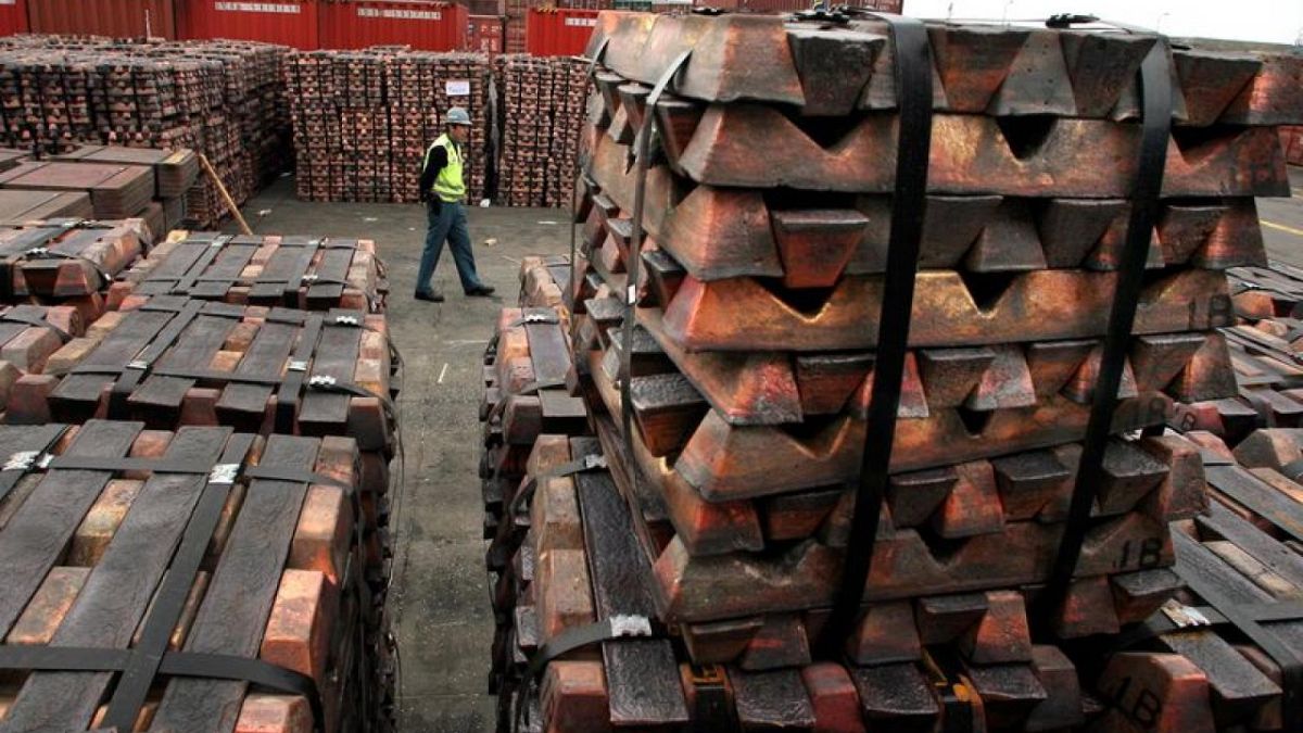 Cobre cae, ya que débiles datos chinos alimentan la inquietud por la demanda