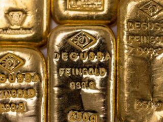 El oro vuelve a brillar y aspira a convertirse en un "seguro" contra la recesión en 2023