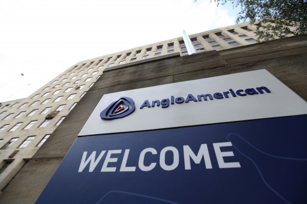 Anglo American se suma al coro de mineras que están recortando sus pronósticos de producción