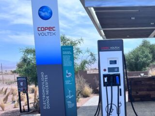 Copec y Albemarle inauguran la primera Electrolinera de carga rápida en San Pedro de Atacama