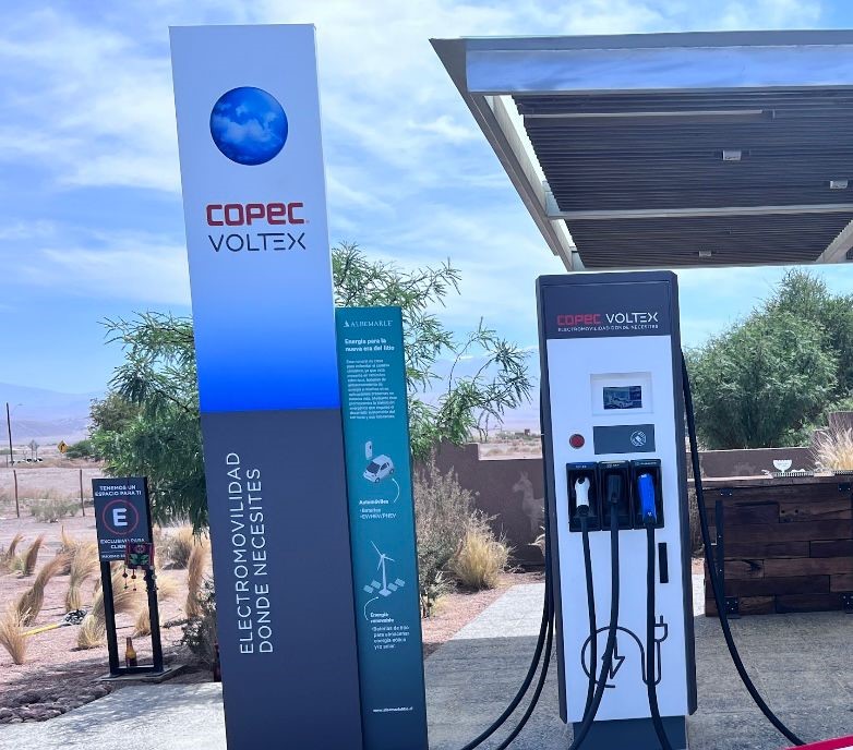 Copec y Albemarle inauguran la primera Electrolinera de carga rápida en San Pedro de Atacama