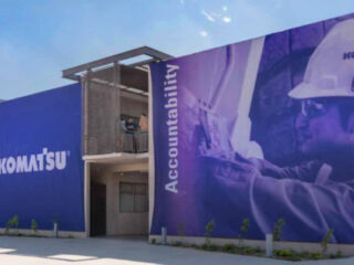 Centro de Formación Komatsu tituló a 57 colaboradores