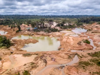 La mayor parte del oro de Brasil extraído cerca del Amazonas podría ser ilegal, según estudio