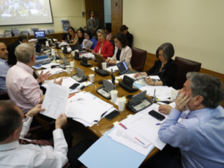 Gobierno cede ante presión: Propone fórmula para concretar reajuste de 12% a todos los trabajadores del sector público