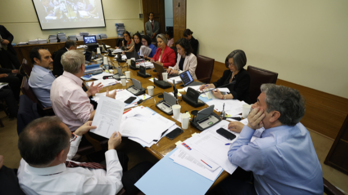 Gobierno cede ante presión: Propone fórmula para concretar reajuste de 12% a todos los trabajadores del sector público