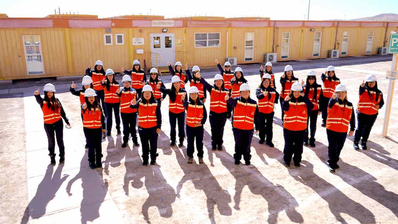 Dotación femenina alcanza el 15% en Minera Antucoya, la mayoría mujeres de la región de Antofagasta