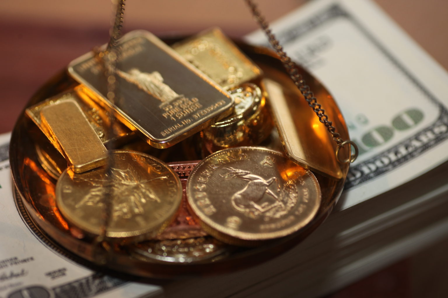 El precio del oro cae desde el máximo de 8 meses mientras los inversores esperan los datos de inflación