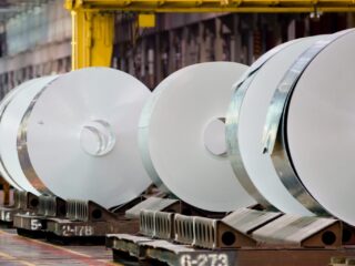 Alcoa cae debido a que los envíos se estancan debido a la demanda inestable