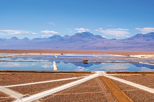 Albermarle afirma que en 2023 aumentará aporte al fisco por litio y mira otros salares además de Atacama