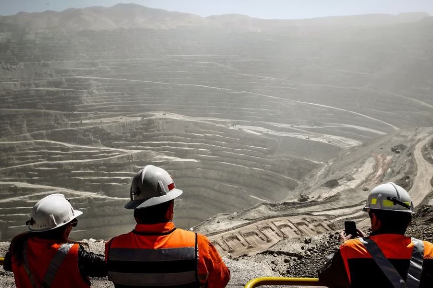 Codelco se adelanta y anuncia que se sumará a las 40 horas laborales efectivas dos años antes de lo que plantea la ley