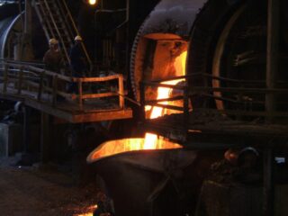 Los apagones en Sudáfrica amenazan el suministro de platino en la principal minera