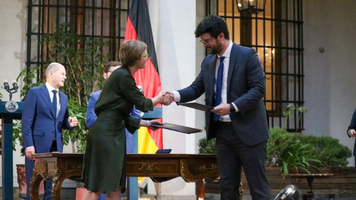Para estrechar lazos en materia minera y medioambiental: Chile y Alemania sellan acuerdo de cooperación ante crisis climática