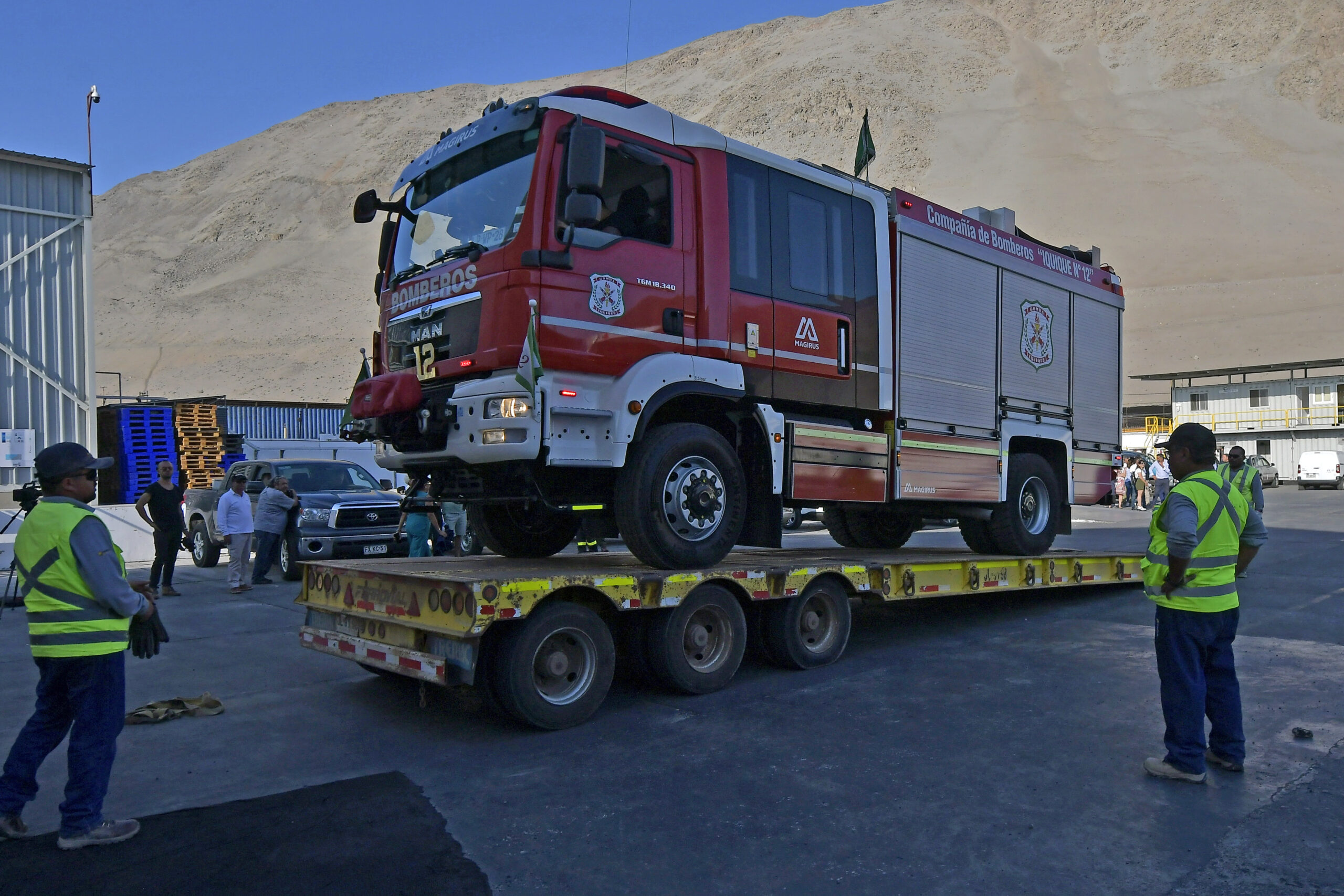 Collahuasi despliega apoyo logístico para extinguir incendios forestales en el centro sur del país