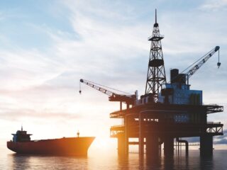 Resurgimiento de China podría generar déficit en la oferta de petróleo en 2023
