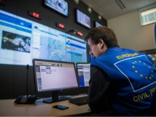 La Unión Europea ofrece su ayuda para hacer frente a los incendios forestales en el sur del país