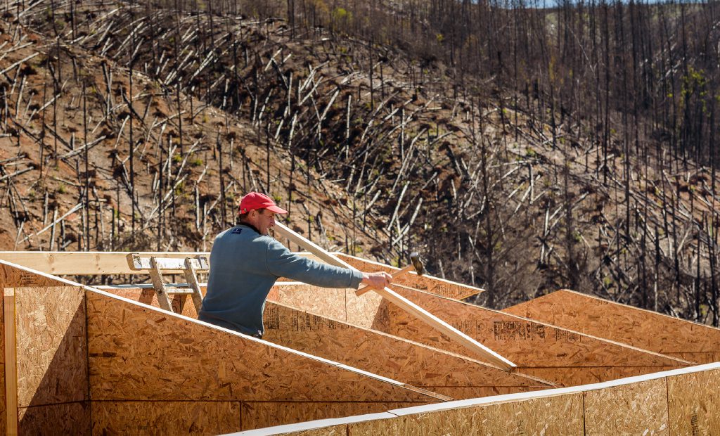 Collahuasi se une a la campaña de Desafío Levantemos Chile para reconstruir viviendas afectadas por los incendios forestales