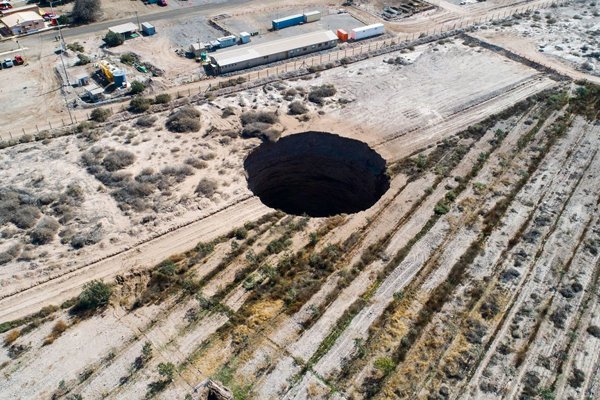 Minera Ojos del Salado dice que sellará socavón en Tierra Amarilla y está en vías de controlar agua infiltrada