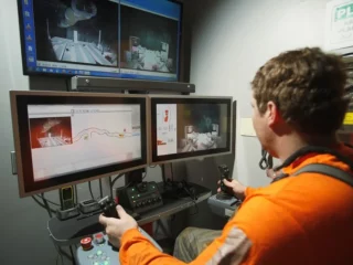 Innovación en robótica: empresas líderes en lanzaderas mineras con piloto automático