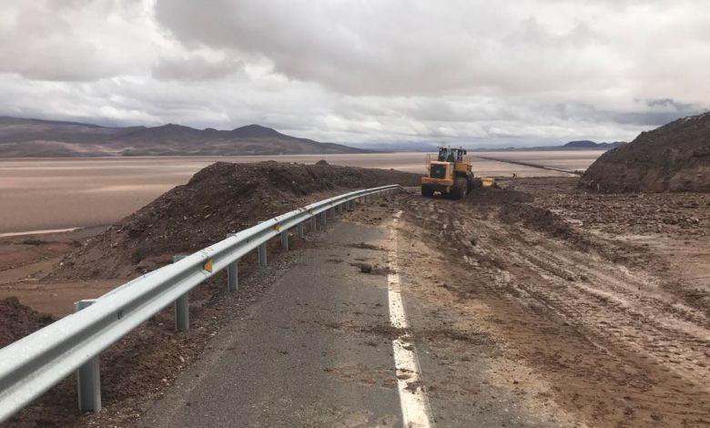 Fuerte lluvia en Sierra Gorda corta ruta mineras y carretera
