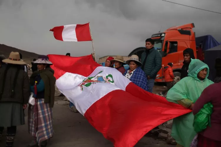 Disturbios en Perú amenazan suministro de cobre: analistas prevén alza del precio global