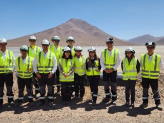 Trece jóvenes ingenieros e ingenieras se integraron a programa de entrenamiento en Collahuasi