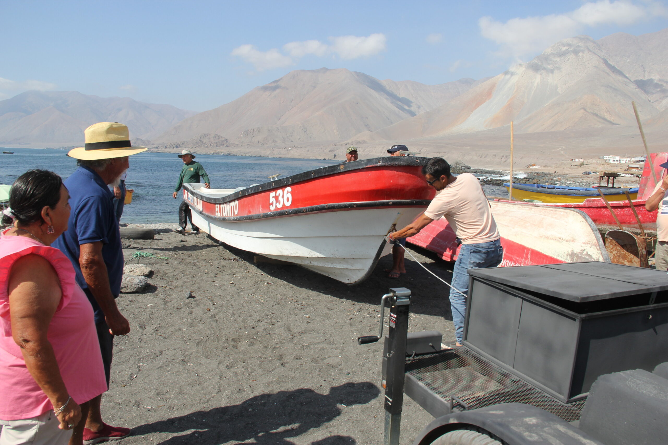Pescadores de Tocopilla mejoran proceso de retiro de botes del mar con apoyo de Minera El Abra