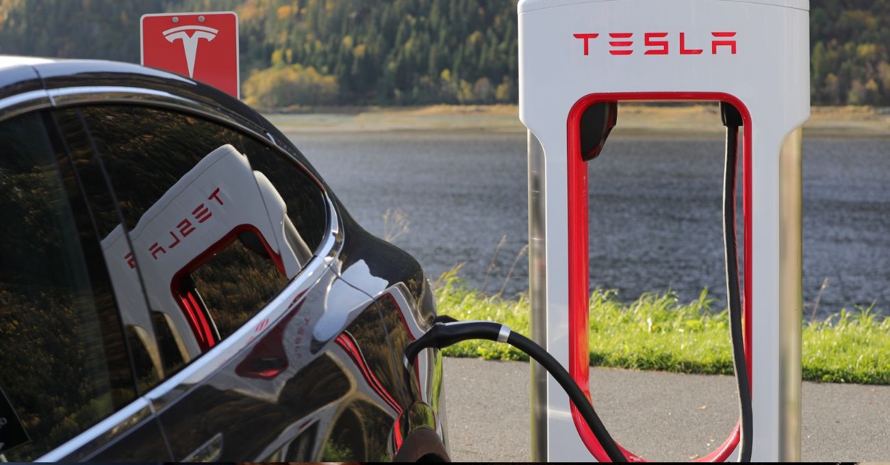 Tesla y GM siguen a sus propios accionistas con impulso a las mineras de litio