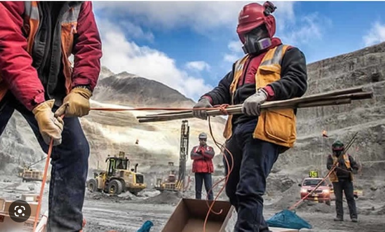 Economía registra sorpresivo crecimiento en enero impulsada por los servicios y la minería