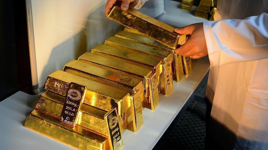 El precio del oro retrocede tras superar los 2.000 dólares y se acerca a su máximo histórico