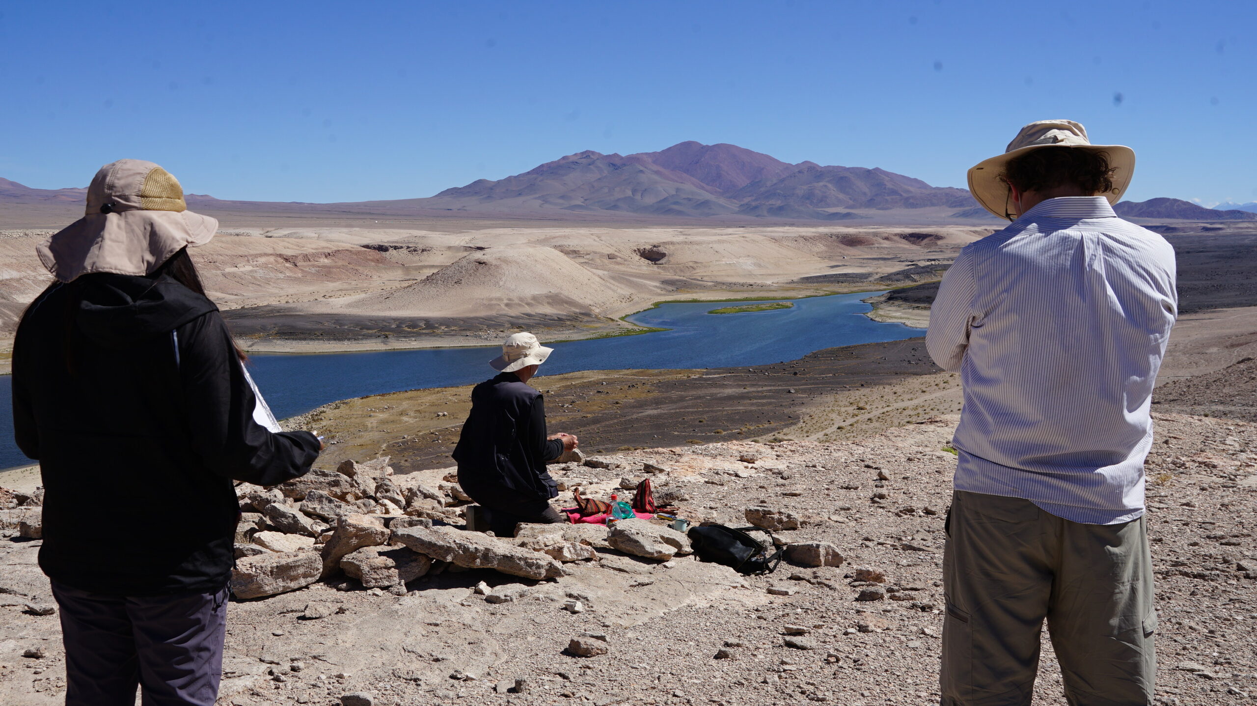 Asociación Indígena de Calama explora y estudia antiguos senderos troperos con aporte del Fondo Patrimonial de El Abra