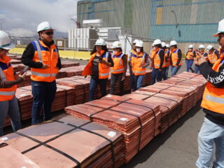 Estudiantes de INACAP conocieron en faena los procesos mineros de El Abra