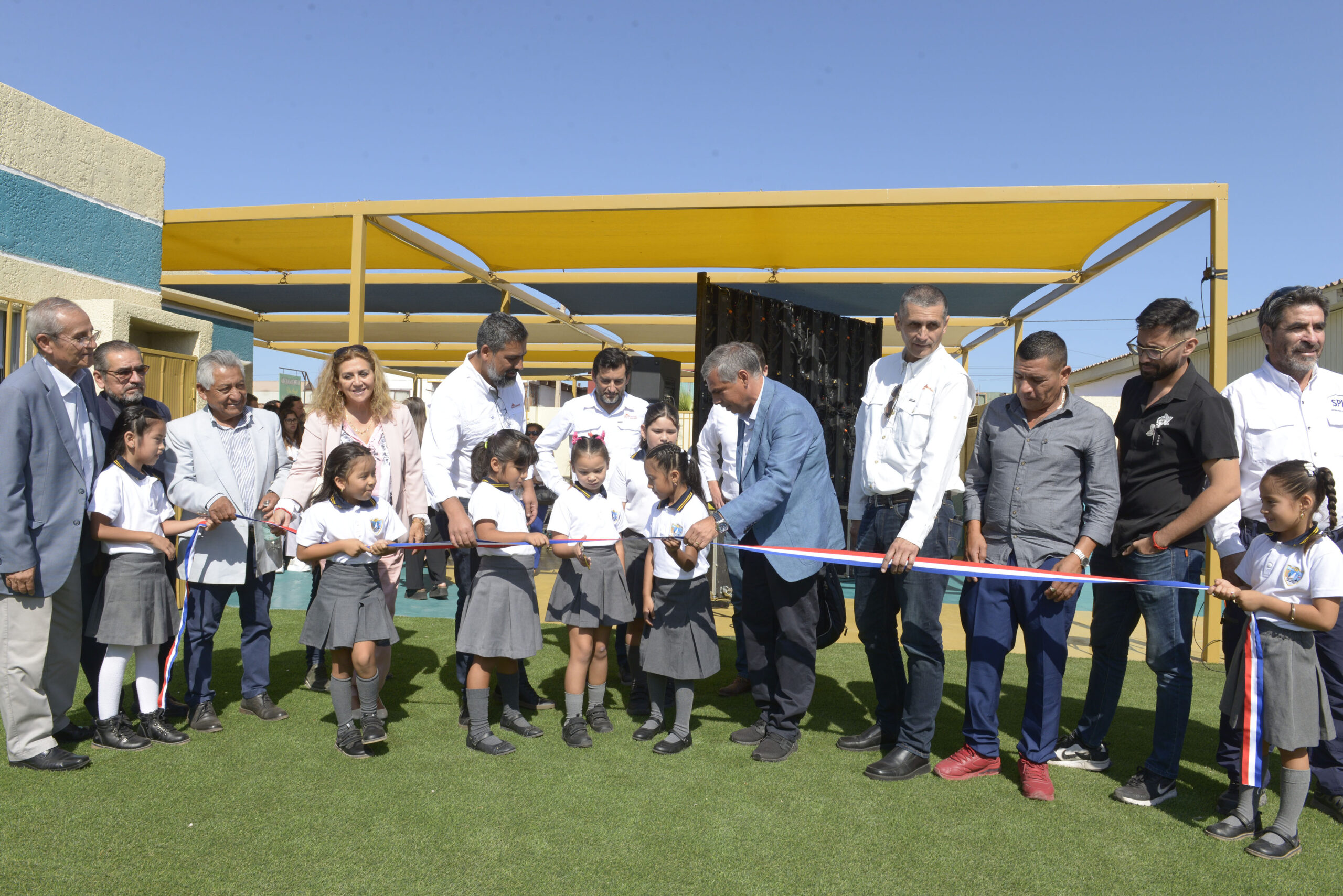 Escuela de Chanavayita inaugura nuevos espacios educativos para estudiantes del borde costero