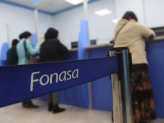 Revisa con tu RUT si tienes una devolución de excedentes de Fonasa 2023