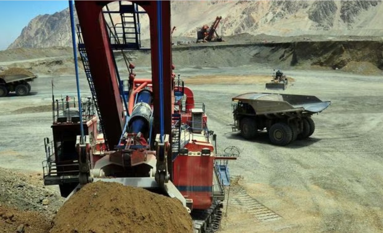 Royalty minero con carga máxima de 48%: Sonami y BHP insisten en llamado a no perder competitividad de Chile