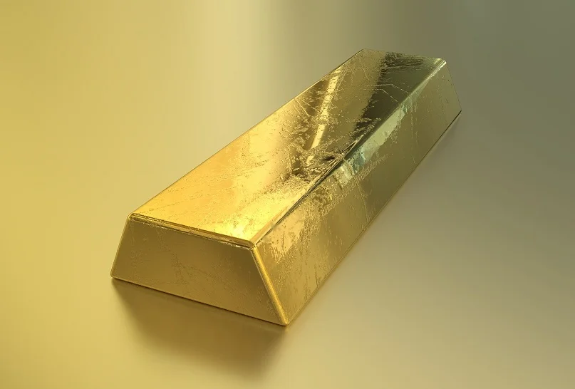 Los precios del oro suben con los recortes de la OPEP y los débiles datos económicos de EE. UU.