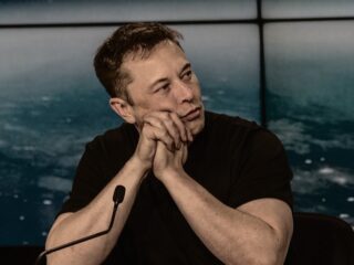 Musk pone un precio de 14 billones de dólares por quedarse con los combustibles fósiles