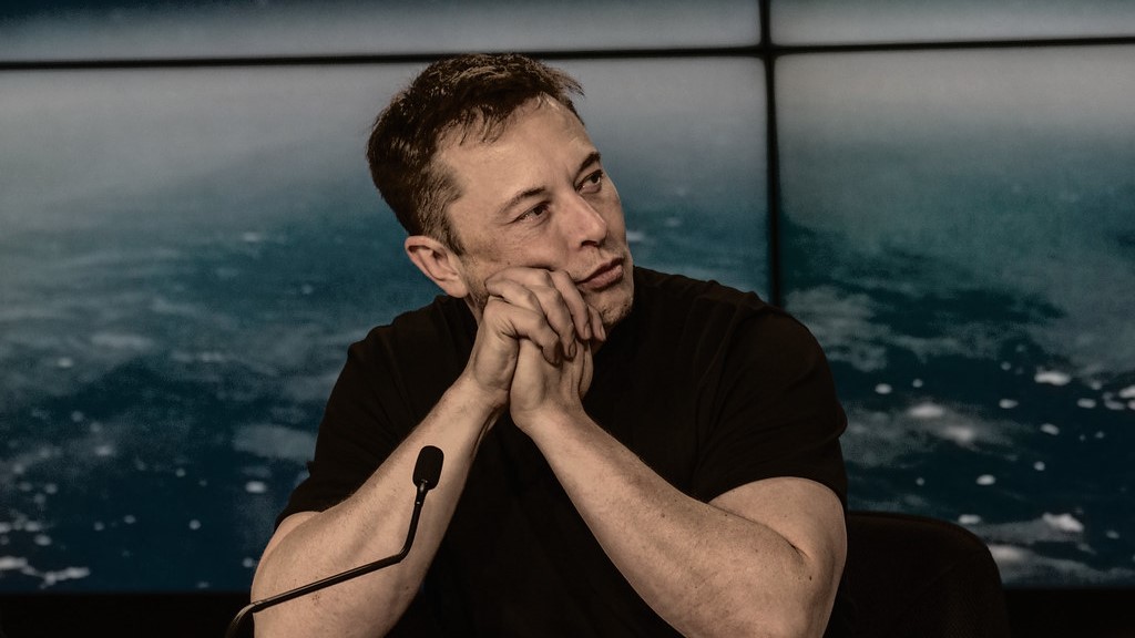 Musk pone un precio de 14 billones de dólares por quedarse con los combustibles fósiles