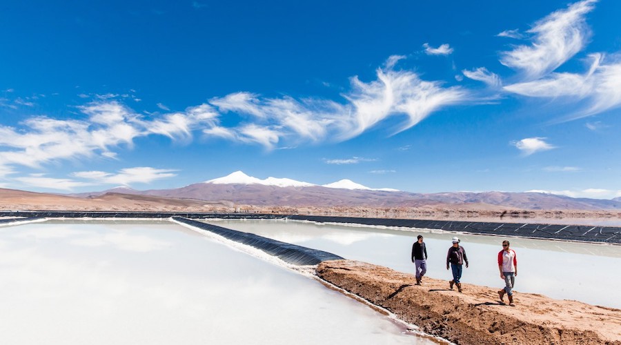 Oleoducto de litio de Argentina promete auge de 'oro blanco' mientras Chile refuerza control