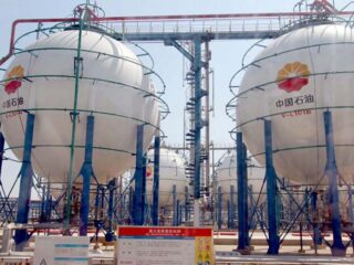 Las refinerías chinas compran crudos ESPO y Urales con descuento