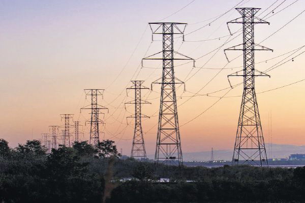 Licitación de suministro eléctrico 2023: Expertos analizan cambios realizados a las bases y ratifican alza en precio de ofertas