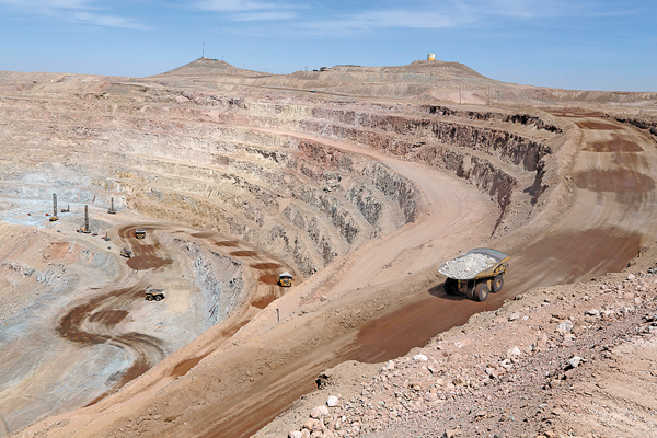 Supervisores de mina de cobre de Antofagasta no ven avance en diálogo contractual para evitar huelga