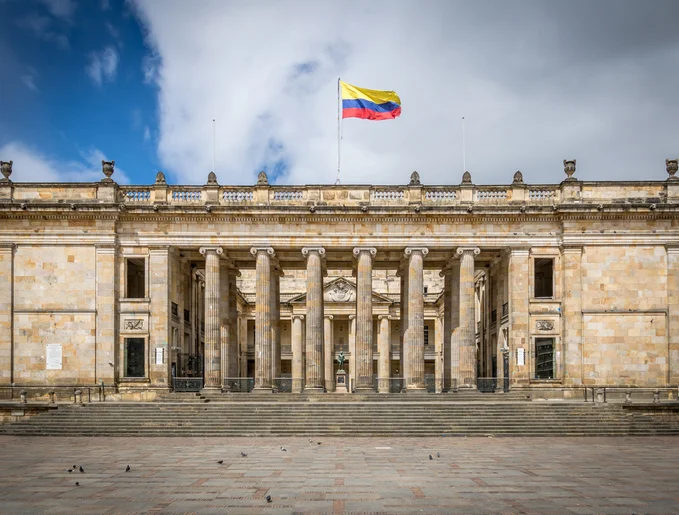 Colombia expresa compromiso de alejarse del petróleo y el carbón