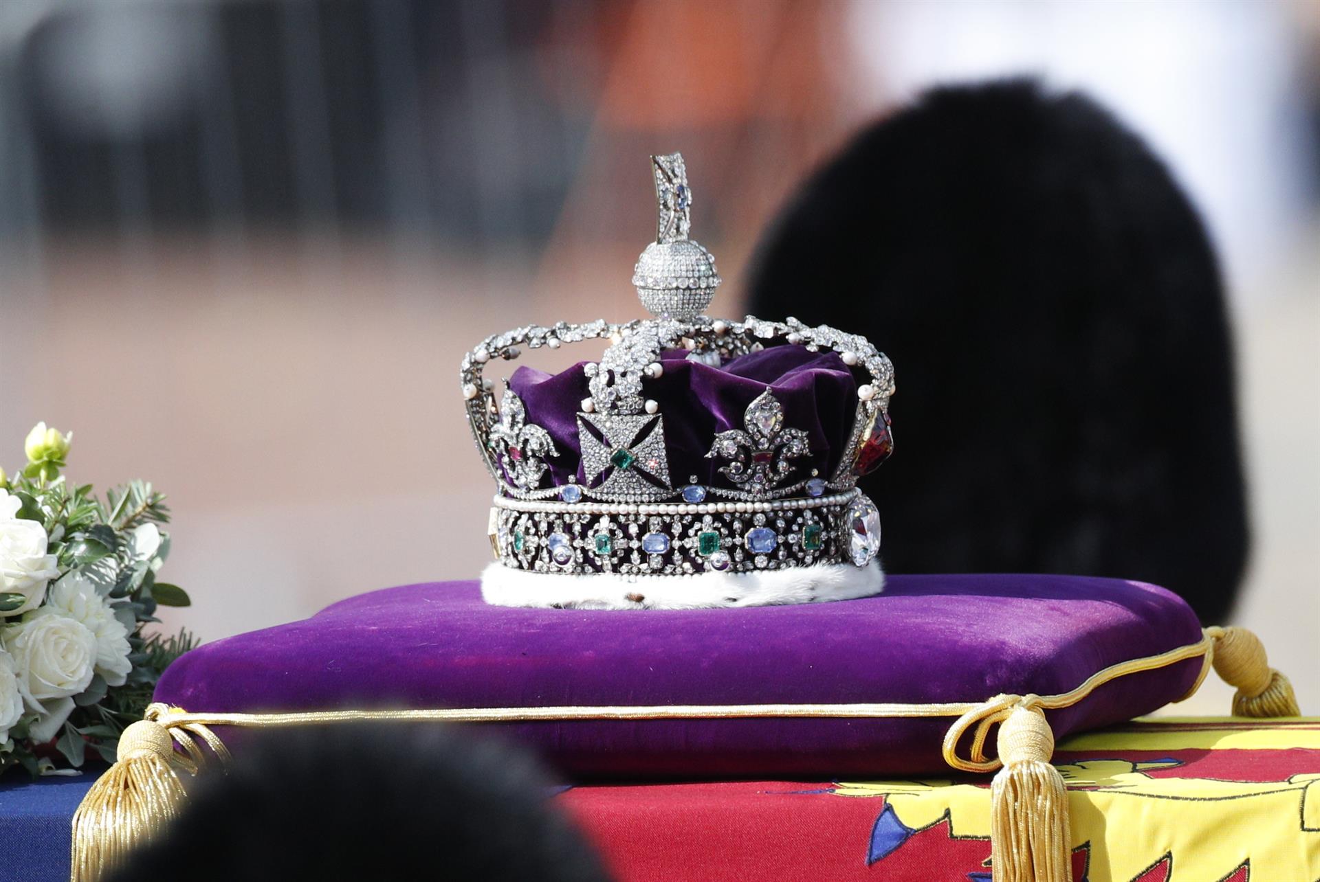 Sudafricanos piden al Reino Unido que devuelva diamantes engastados en joyas de la corona