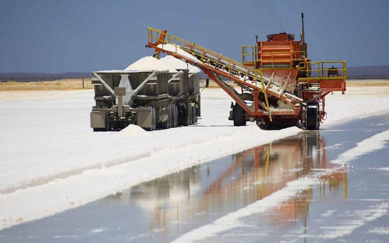 Una ola de nacionalizaciones amenaza a la minería en América Latina