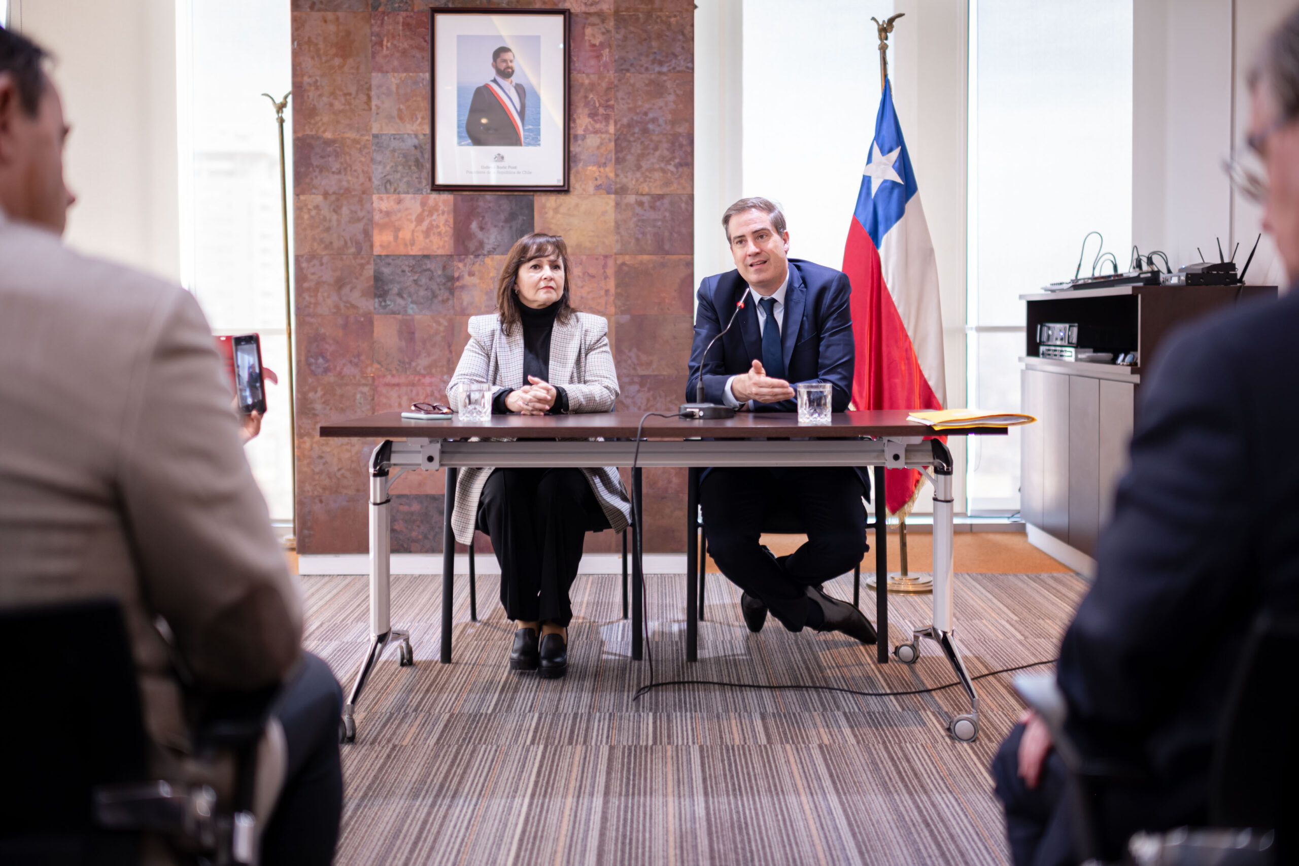 Chile y Francia firman acuerdos para impulsar proyectos entre actores públicos y privados en materia de cobre y litio