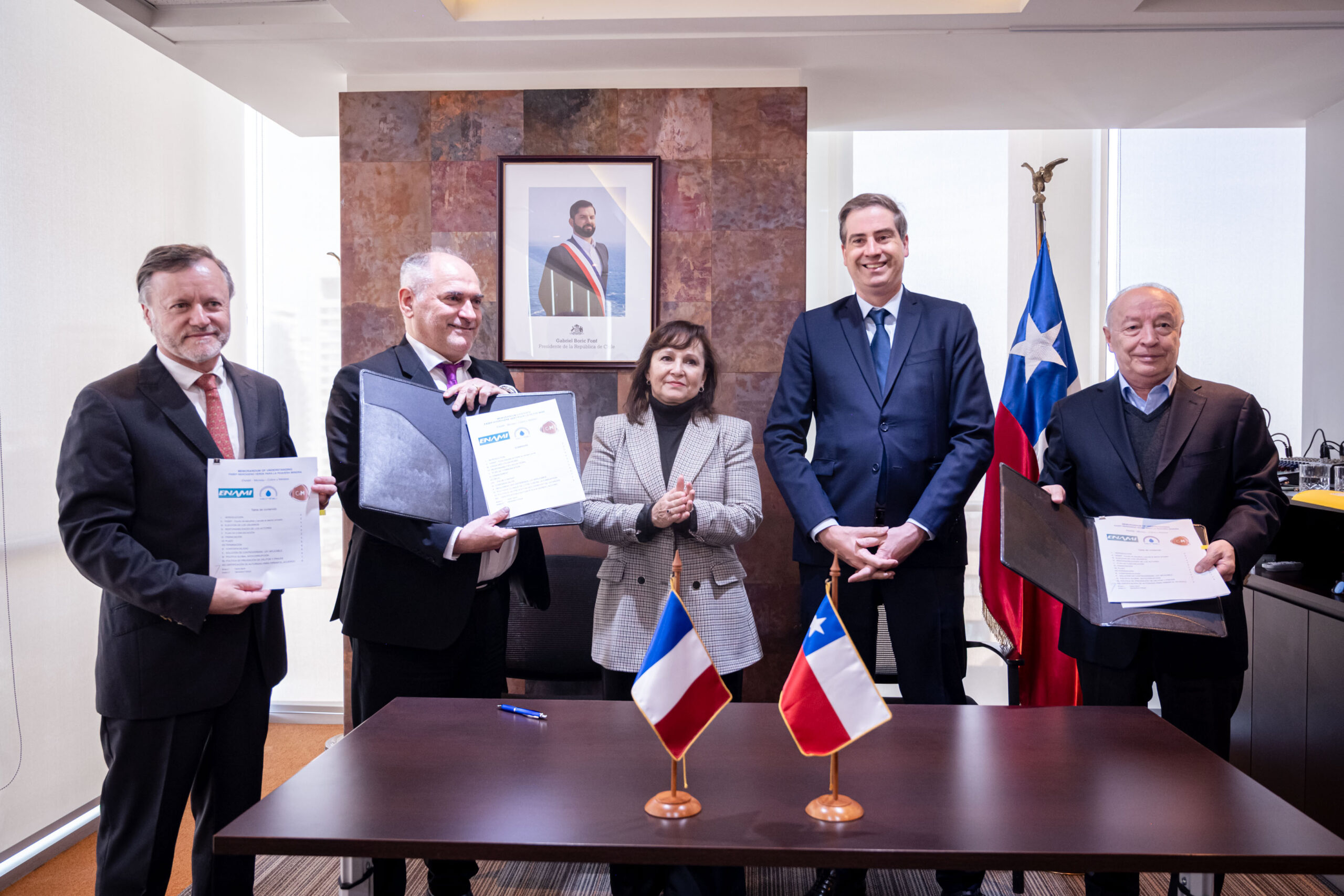 Chile y Francia firman acuerdos para impulsar proyectos entre actores públicos y privados en materia de cobre y litio