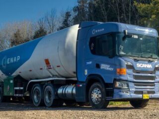 Enap suma cuatro nuevos contratos con petroleras para importar crudo desde Argentina