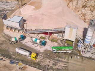 Clasificadoras mantienen puntuación estable de cementeras, pero prevén problemas de despachos y liquidez para este año