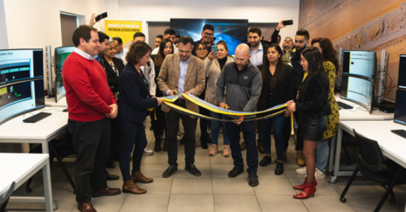 Moderna sala de capacitación en autonomía para la minería inaugura Finning